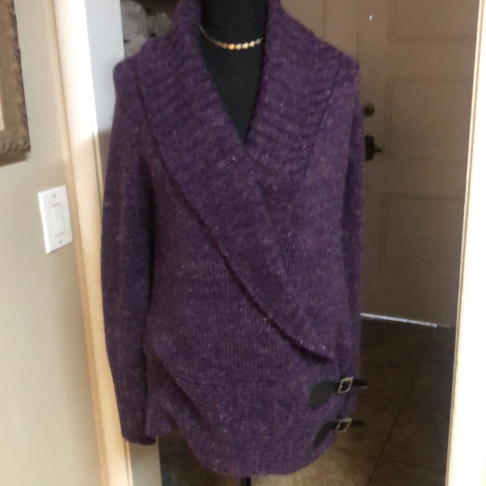 Beautiful marled dark purple sweater w/ side buckle detail